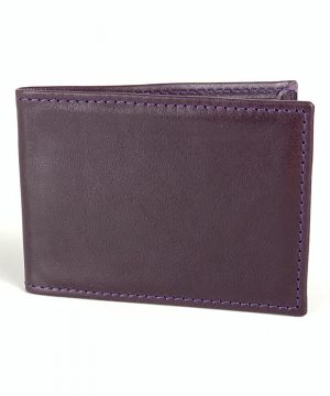 Kožené puzdro na platobné karty v tmavo fialovej farbe