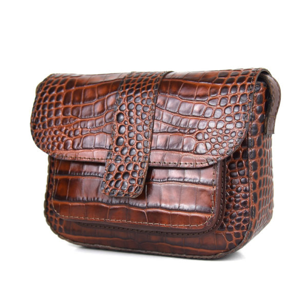 Malá kabelka crossbody z hovädzej kože s dezénom krokodíla v hnedej farbe - Image 5