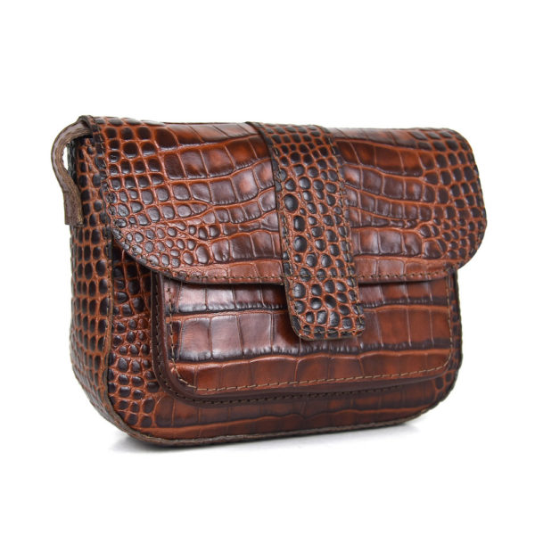 Malá kabelka crossbody z hovädzej kože s dezénom krokodíla v hnedej farbe - Image 2