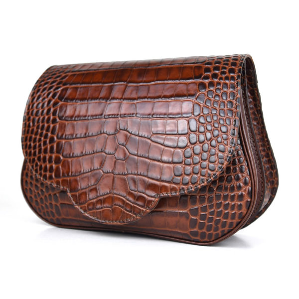 Kabelka crossbody z hovädzej kože s dezénom krokodíla v hnedej farbe - Image 5