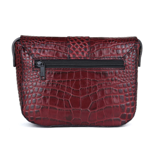 Malá kabelka crossbody z hovädzej kože s dezénom krokodíla v bordovej farbe - Image 8