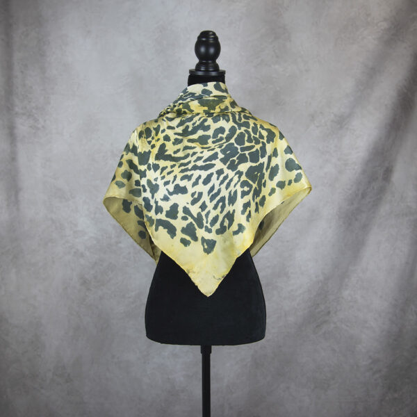 Ručne maľovaná hodvábna šatka KHAKI LEOPARD, 90 x 90cm, Vyrobené na Slovensku