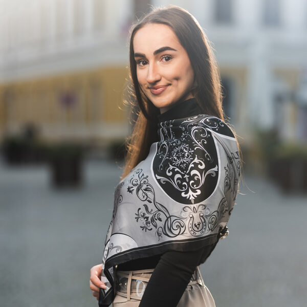 Hodvábna šatka ORNAMENT - SIVÝ, 90 x 90cm, Vyrobené na Slovensku - Image 5