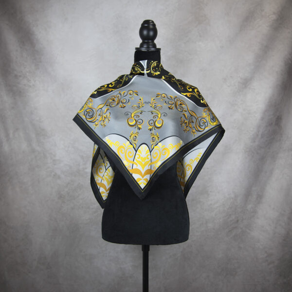 Hodvábna šatka ORNAMENT - ZLATÝ, 90 x 90cm, Vyrobené na Slovensku - Image 3