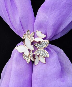 Luxusná brošňa s bielo - zlatými motýľmi