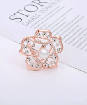 Ozdoba na šatku a šál so sklíčkami a imitáciou perly