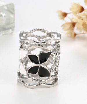 Alternative view of Prstencová ozdoba na šatky s motýľmi v striebornej farbe