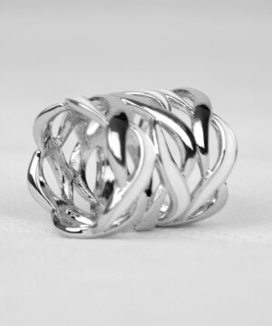 Rúrková ozdoba na šatku a šál v striebornej farbe zdobená bielymi vlnkami